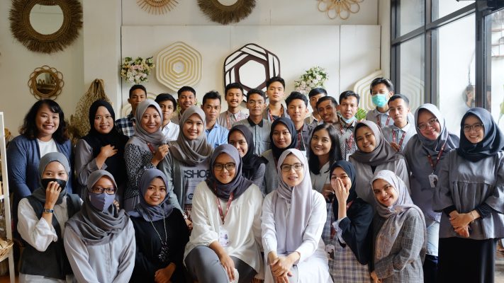 Peserta magang Dekayu Creative Marketing MagangHub Batch 2