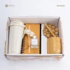 Hampers Calm Moment dari Dekayu berisi lampu meja hias gold, storage jati, shower gel, reed diffuser, bath bomb, woodslice akasia, dan Box Foil Forest sebagai hadiah relaksasi yang elegan.