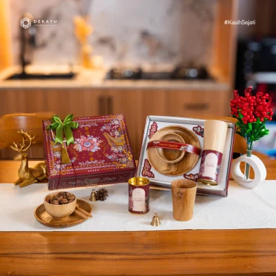 Hampers Natal Kudapan: Sweet Treats dan Wooden Serveware yang Berkesan